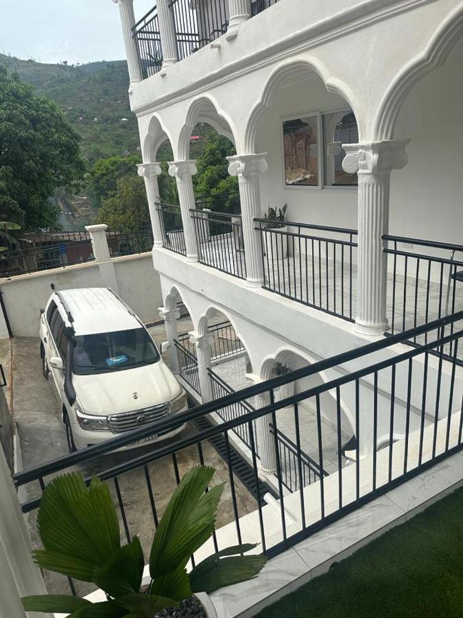 After 5 Apartment 3 2 Spacious En-Suite Bedrooms Freetown Exterior foto